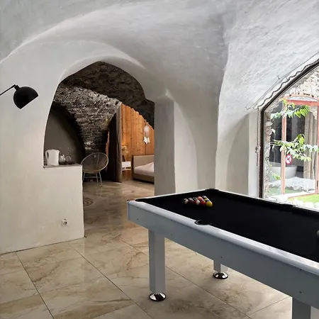 L'ecrin Cache Avec Billard Et Baignoire Ilot