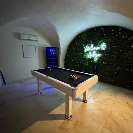 L'ecrin Cache Avec Billard Et Baignoire Ilot *